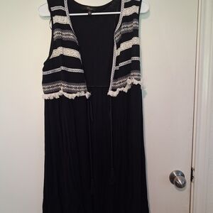 Cupio Black Top with White Accents